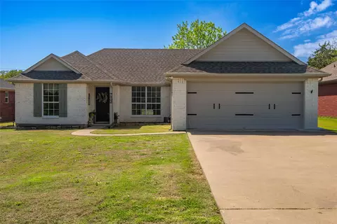 7402 Hackberry Dr, Greenville, TX 75402