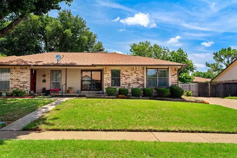 2916 Penny Ln, Euless, TX 76039