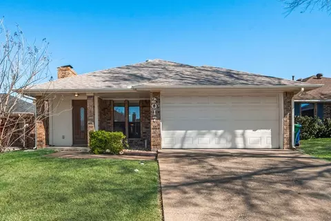 2017 Verlaine Dr, Carrollton, TX 75007