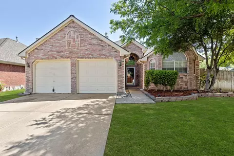 4900 Navajo Way, Fort Worth, TX 76137