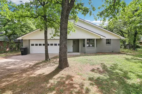 109 Noe Ln, Burleson, TX 76028