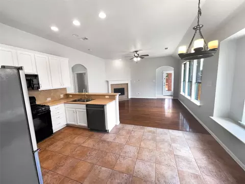 Living - 331 Marshall Way, Argyle, TX 76226 photo 3 of 5