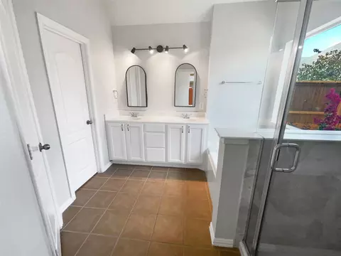 Bath - 331 Marshall Way, Argyle, TX 76226 photo 3 of 3