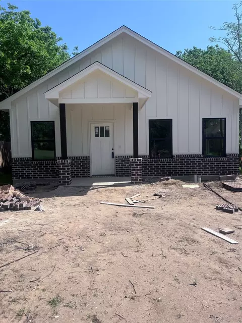 703 E Willingham St, Cleburne, TX 76031