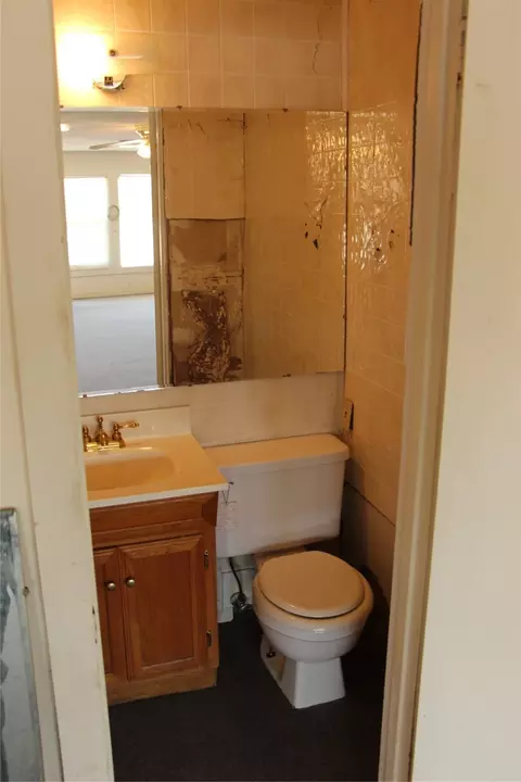 Bath - 611 E 8th St, Cisco, TX 76437 photo 1 of 3