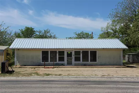 611 E 8th St, Cisco, TX 76437
