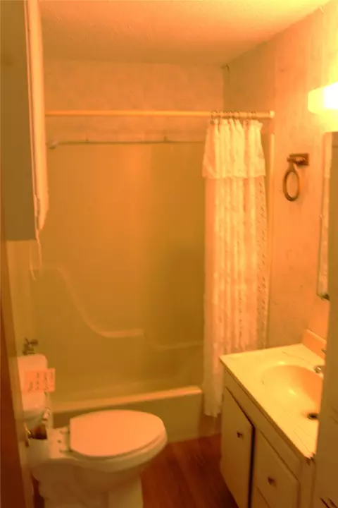 Bath - 611 E 8th St, Cisco, TX 76437 photo 3 of 3