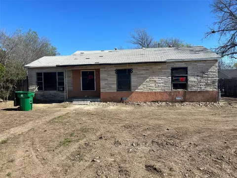 5704 Calloway St, Sansom Park, TX 76114