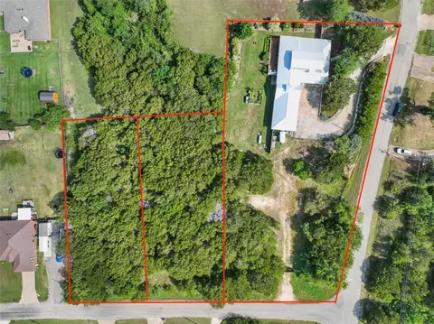 1305 W Chippewa Trl, Granbury, TX 76048