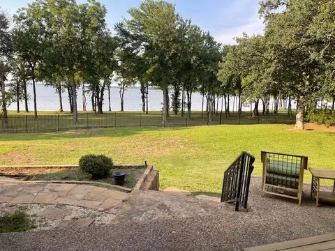 201 Paradise Cv, Shady Shores, TX 76208