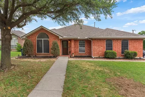 4700 Spoon Drift Dr, Fort Worth, TX 76135