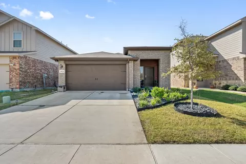 1074 Old Oaks Dr, Forney, TX 75126
