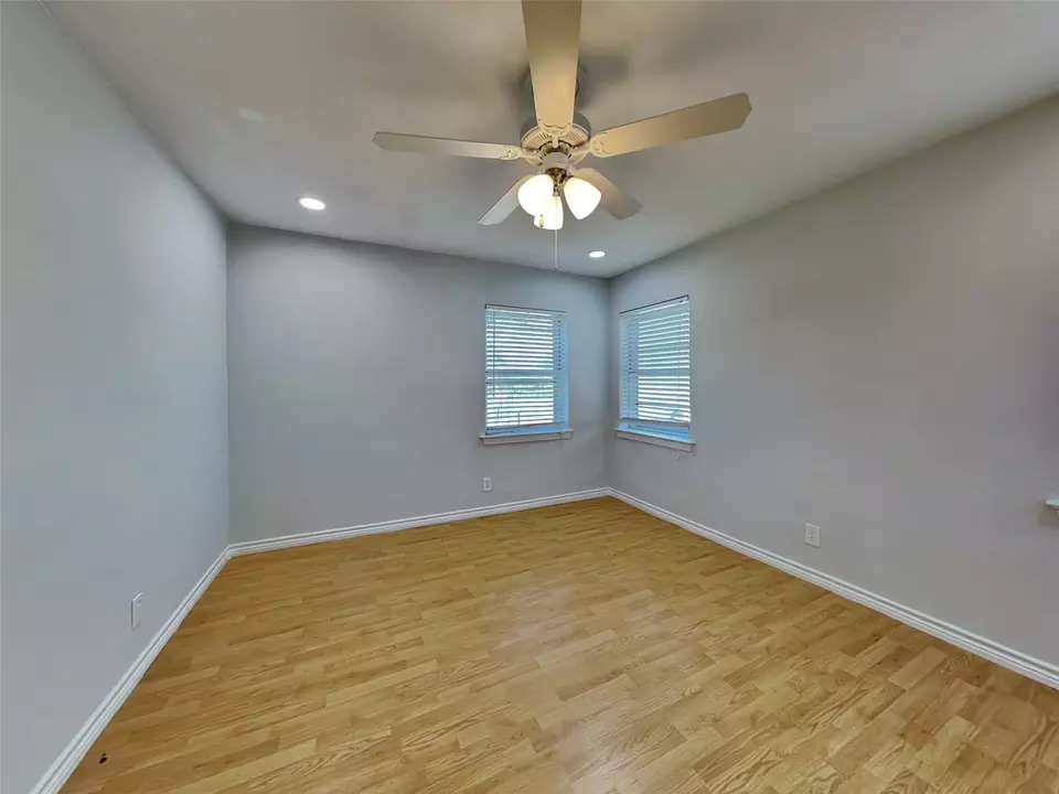 Bedroom - 1220 Shasta Ave, Dallas, TX 75211 photo 4 of 7
