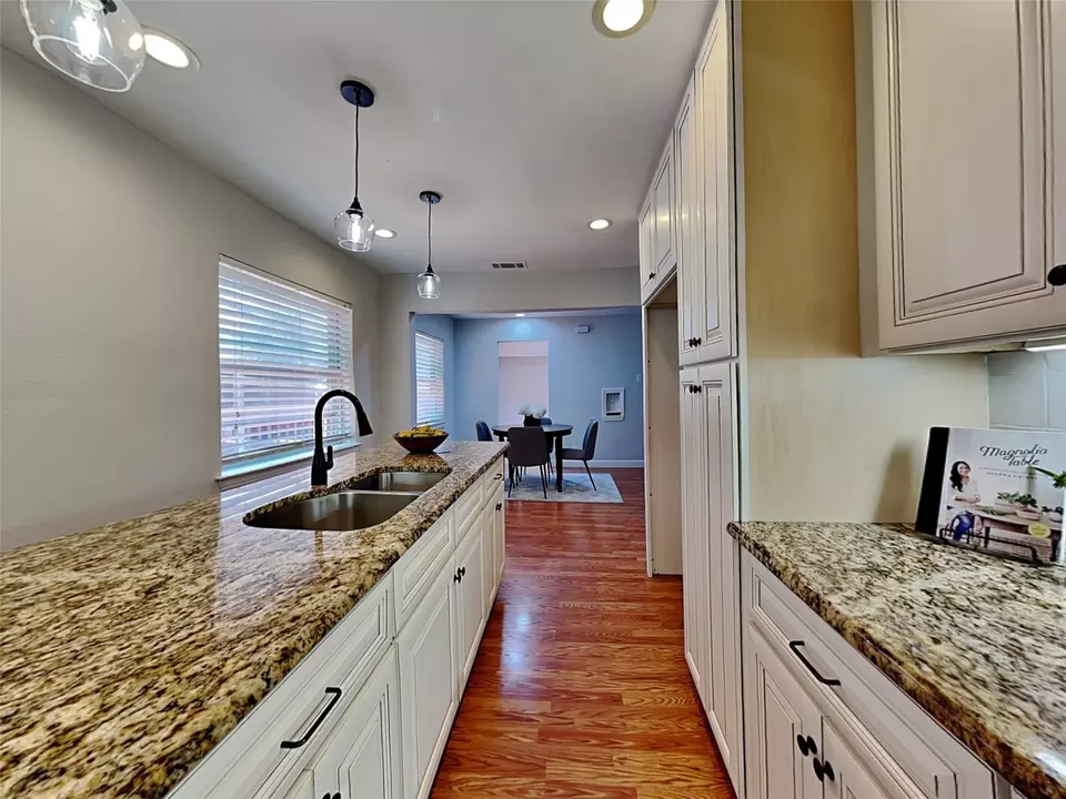 Kitchen - 1220 Shasta Ave, Dallas, TX 75211 photo 2 of 2