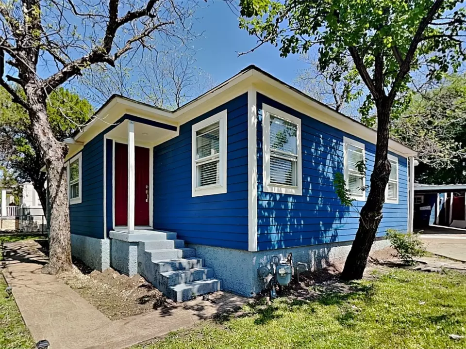 Exterior - 1220 Shasta Ave, Dallas, TX 75211 photo 1 of 2