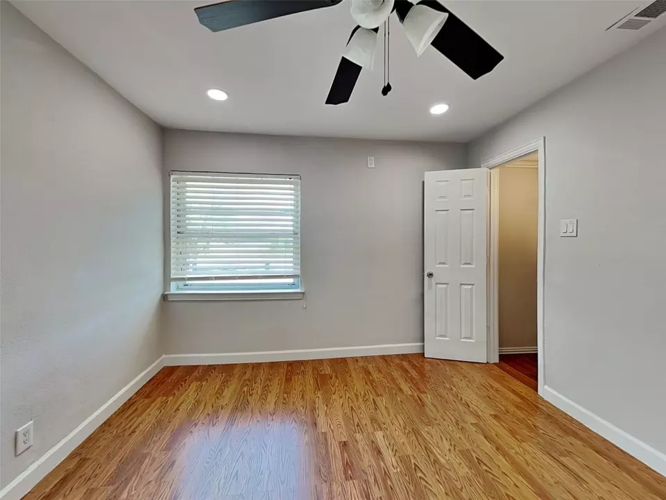 Bedroom - 1220 Shasta Ave, Dallas, TX 75211 photo 5 of 7