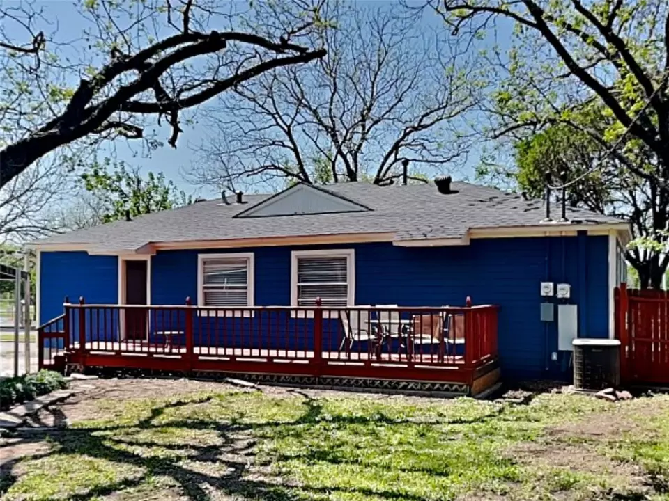 Exterior - 1220 Shasta Ave, Dallas, TX 75211 photo 2 of 2