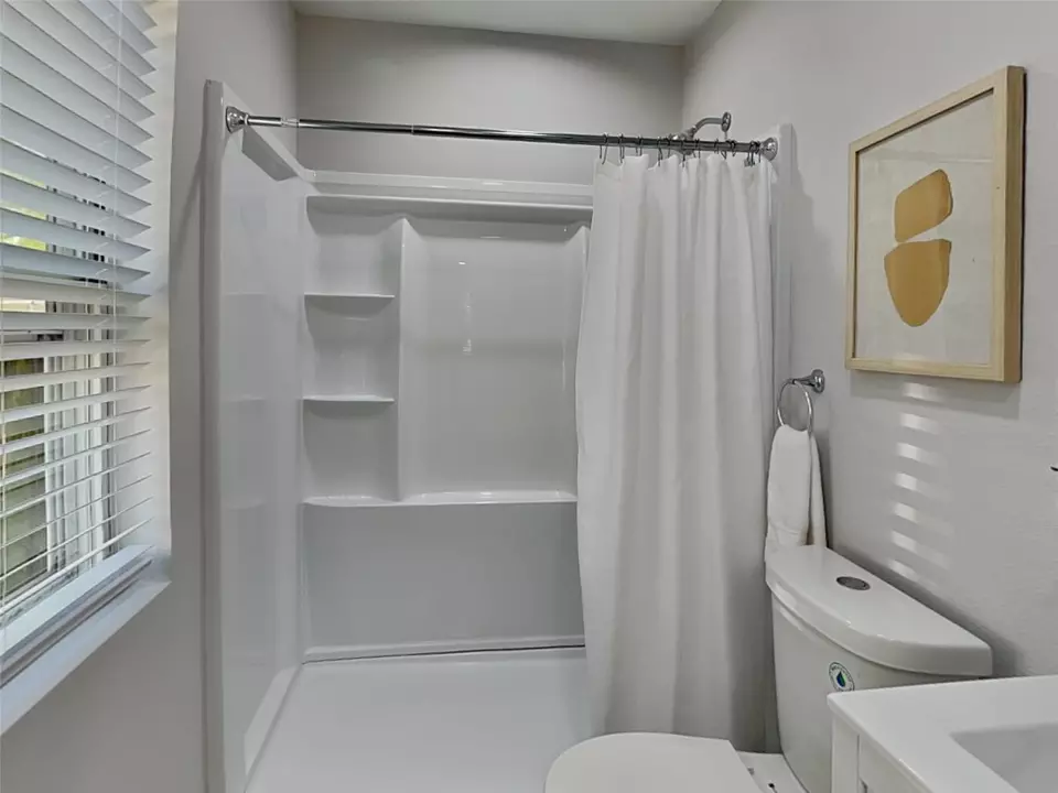 Bath - 1220 Shasta Ave, Dallas, TX 75211 photo 3 of 6