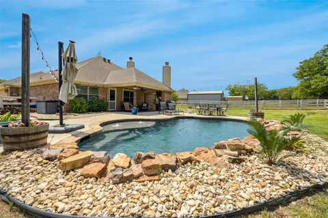 115 Lyndsey Ct, Boyd, TX 76023