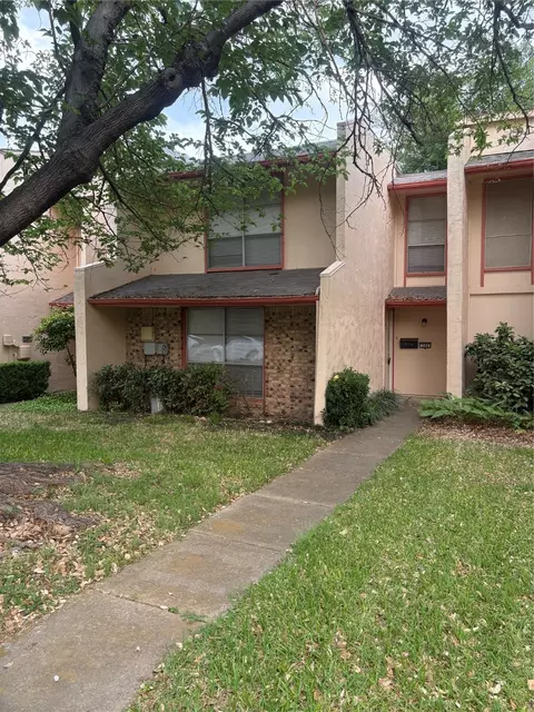 346 Valley Park Dr, Garland, TX 75043