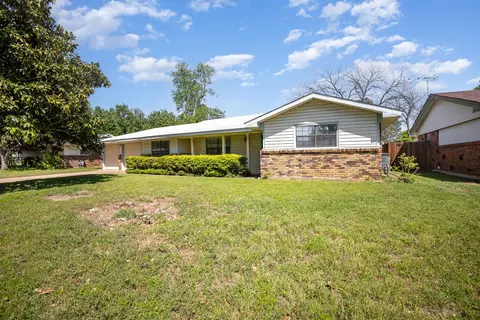1128 Mason Dr, Hurst, TX 76053