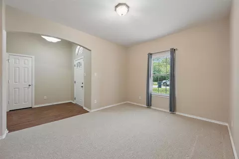 125 E 6th St, Lancaster, TX 75146 photo 2
