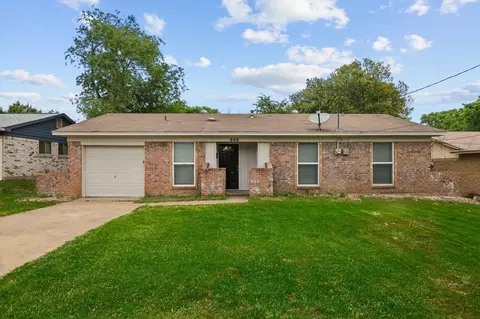 666 Lazy River Dr, Duncanville, TX 75116