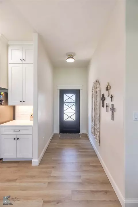 Entry Way - 102 Beechcraft Rd, Abilene, TX 79602 photo 1 of 2