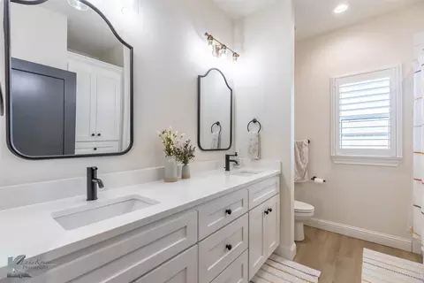 Bath - 102 Beechcraft Rd, Abilene, TX 79602 photo 1 of 7