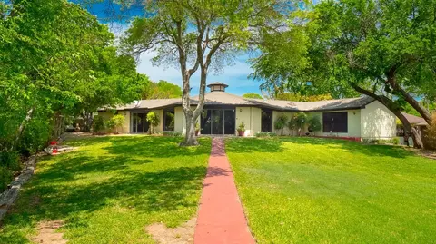 705 Camelot Ct, Willow Park, TX 76087