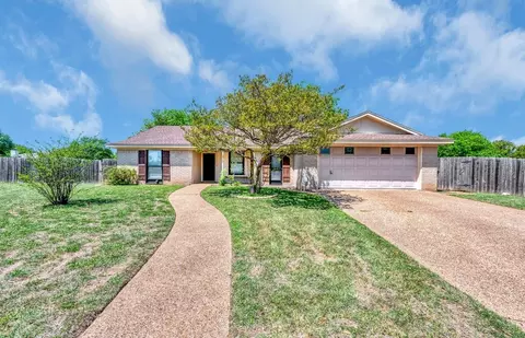 913 Vail Highlands Cir, Hewitt, TX 76643