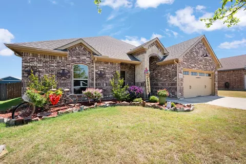810 Carmen Ana Ave, Grandview, TX 76050