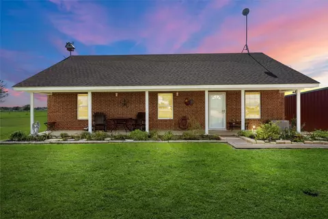 401 N Baese Rd, West, TX 76691