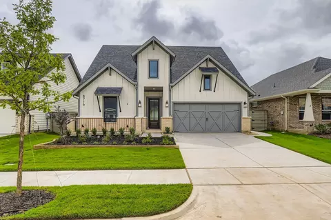 8716 Bur Oak Dr, Justin, TX 76247