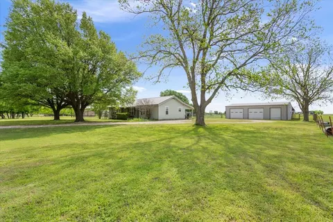 2936 Bode Rd, West, TX 76691