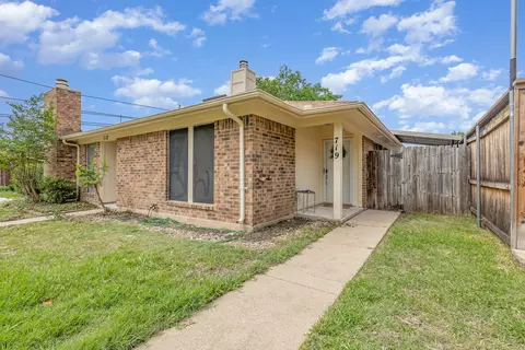 719 Cory St, Grapevine, TX 76051