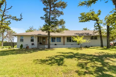 6800 Country Squire Ln, Burleson, TX 76028
