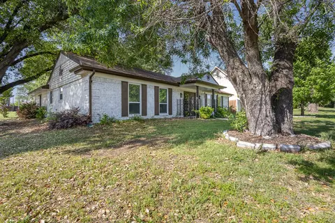 4002 W Rochelle Rd, Irving, TX 75062