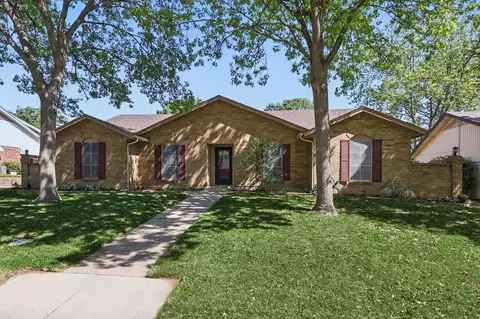 412 Circleview Dr S, Hurst, TX 76054