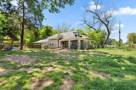 104 E State St, Omaha, TX 75571