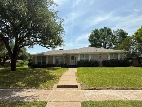 946 Blue Lake Cir, Richardson, TX 75080