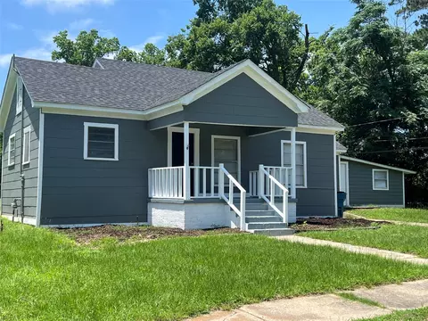 911 N Walnut St, Winnsboro, TX 75494