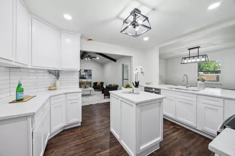 6445 Meadowlark Ln E, Watauga, TX 76148