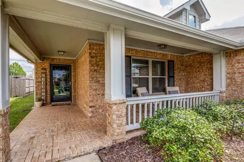 2811 Grandview Dr, Grand Prairie, TX 75052