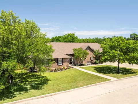 210 Arthur Dr, Kennedale, TX 76060