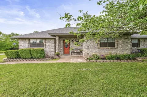 301 Monterrey Trl, Valley View, TX 76272