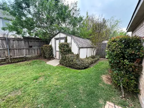 Exterior - 801 Devon Dr, Euless, TX 76039 photo 5 of 5