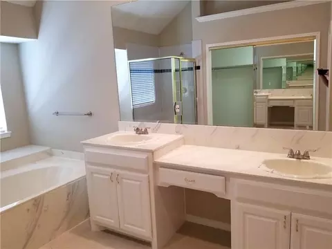 Bath - 801 Devon Dr, Euless, TX 76039 photo 1 of 2