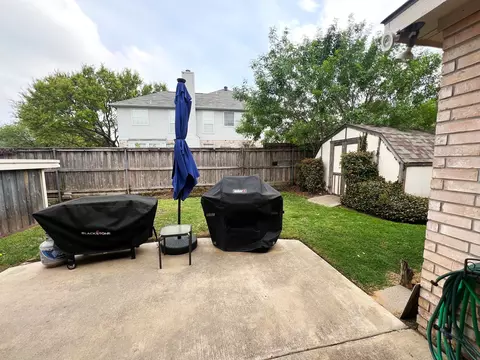 Exterior - 801 Devon Dr, Euless, TX 76039 photo 4 of 5