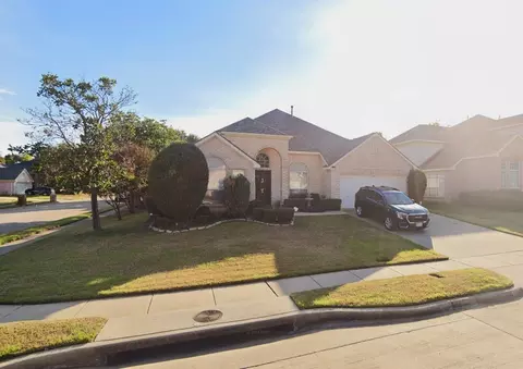 Exterior - 801 Devon Dr, Euless, TX 76039 photo 2 of 5